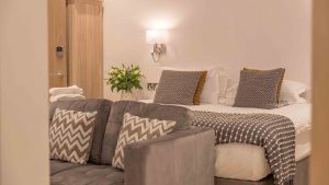 13 Hideaway Apartment-2