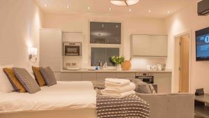 13 Hideaway Apartment-4