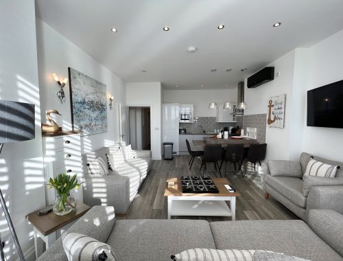 01 Shoreline Apartment