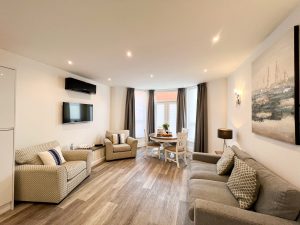 03 Pebbles Apartment