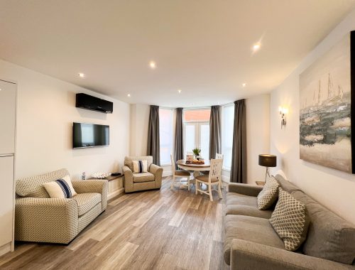 03 Pebbles Apartment