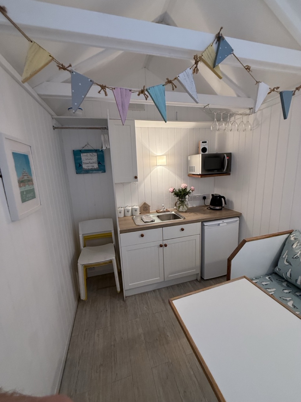 HUT36 - Kitchen / Fridge Area