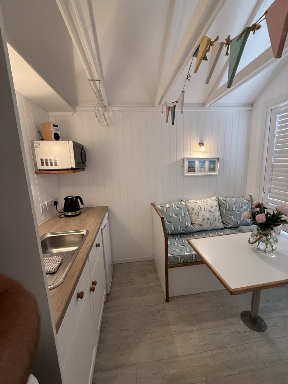 HUT36 - Worktop Area