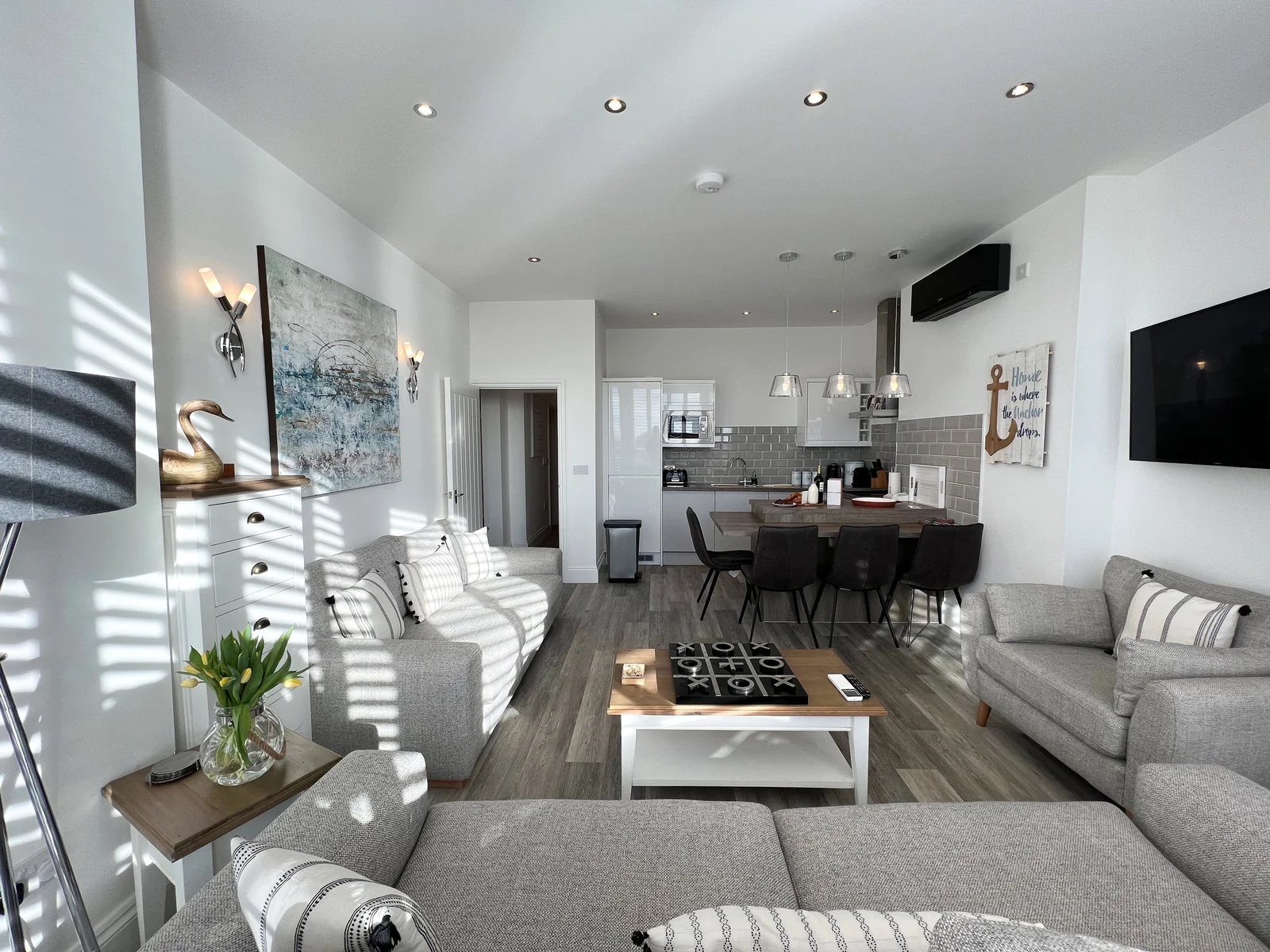 Shoreline Apartment living and dining room