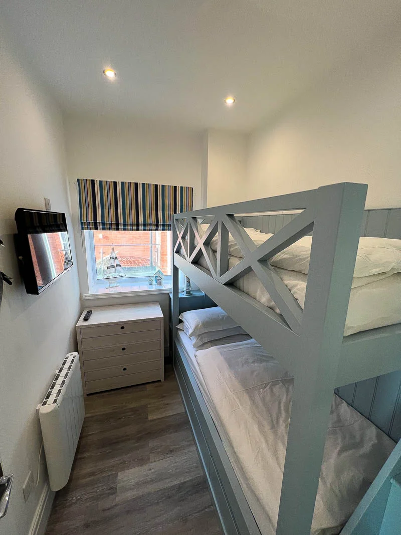 Bunk bedroom in Dunes Apartment