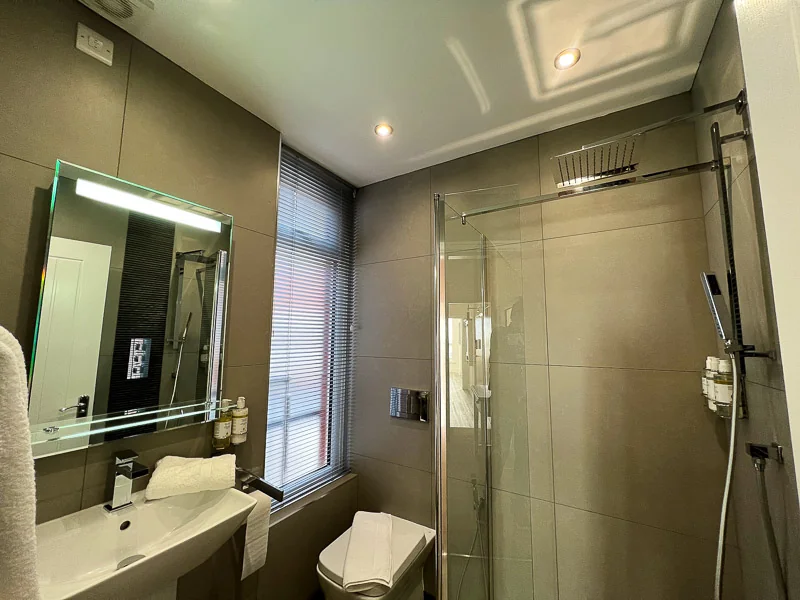 Shower room in Dunes Apartment