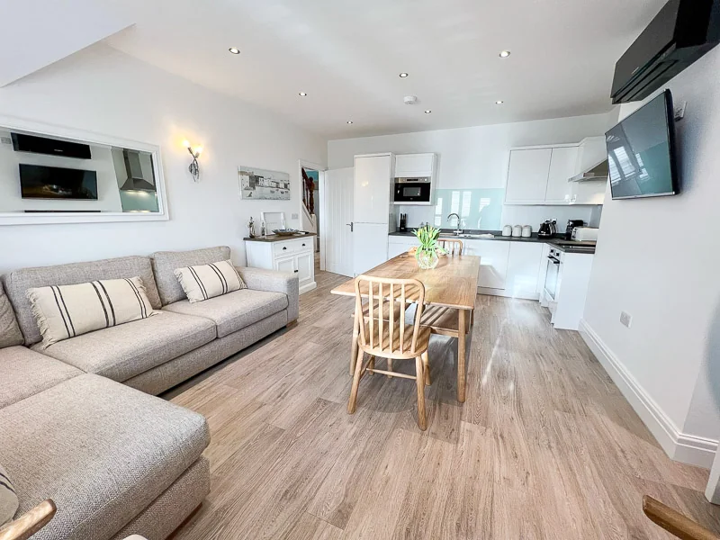 Kitchen and seating area in Sandpipers Apartment