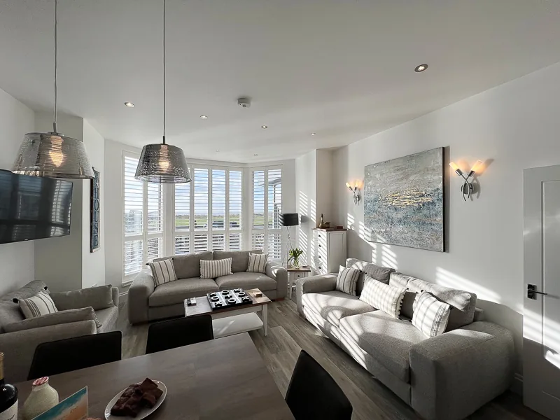 Explore Shoreline Apartment — Shoreline Apartment interior